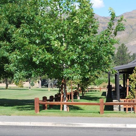 Carrick Lodge Motel Cromwell Bagian luar foto