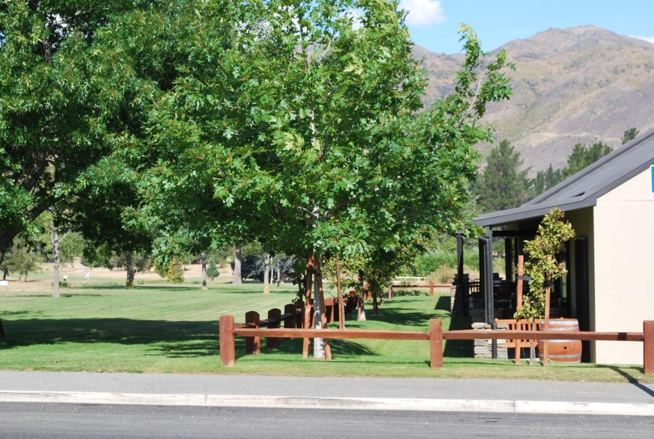 Carrick Lodge Motel Cromwell Bagian luar foto